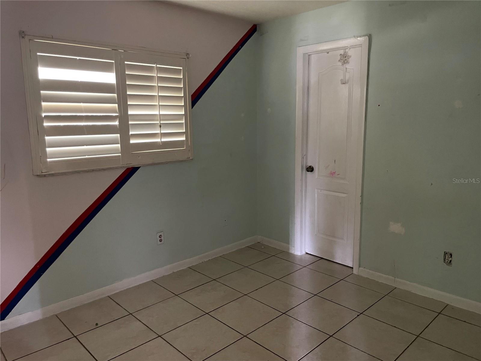 Image 12 of 19 For 4052 Castlegate Drive