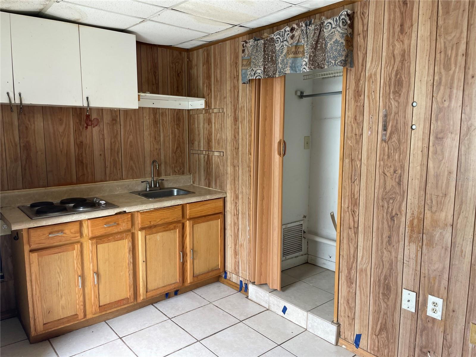 Image 15 of 19 For 4052 Castlegate Drive
