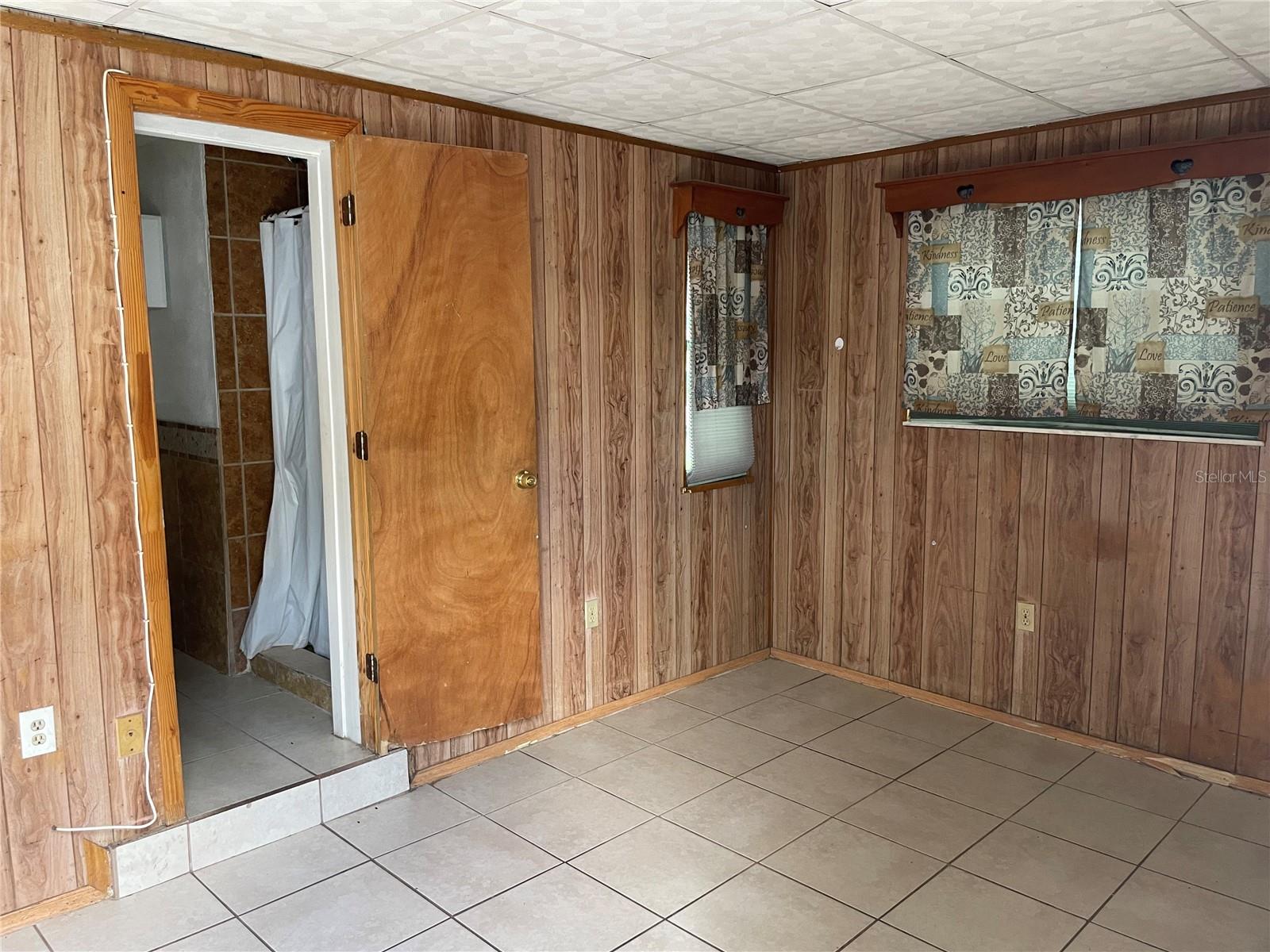 Image 16 of 19 For 4052 Castlegate Drive