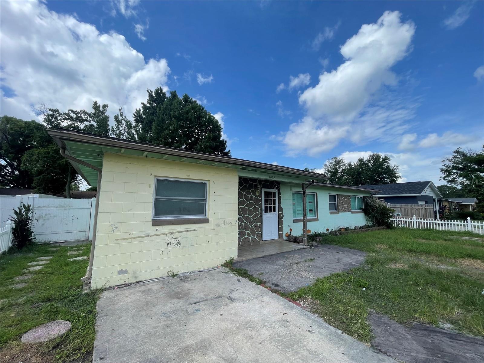 Image 2 of 19 For 4052 Castlegate Drive