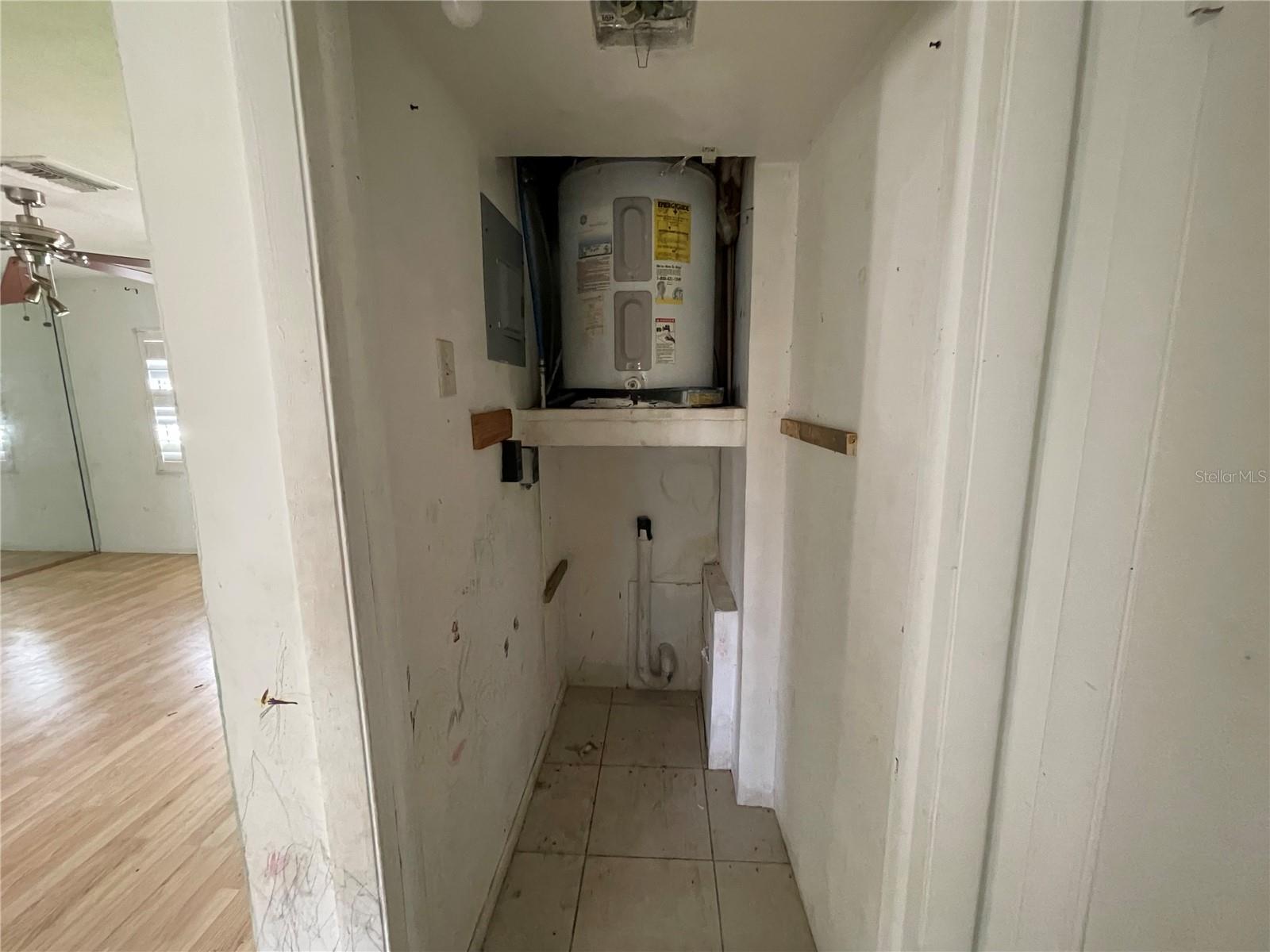 Image 7 of 19 For 4052 Castlegate Drive