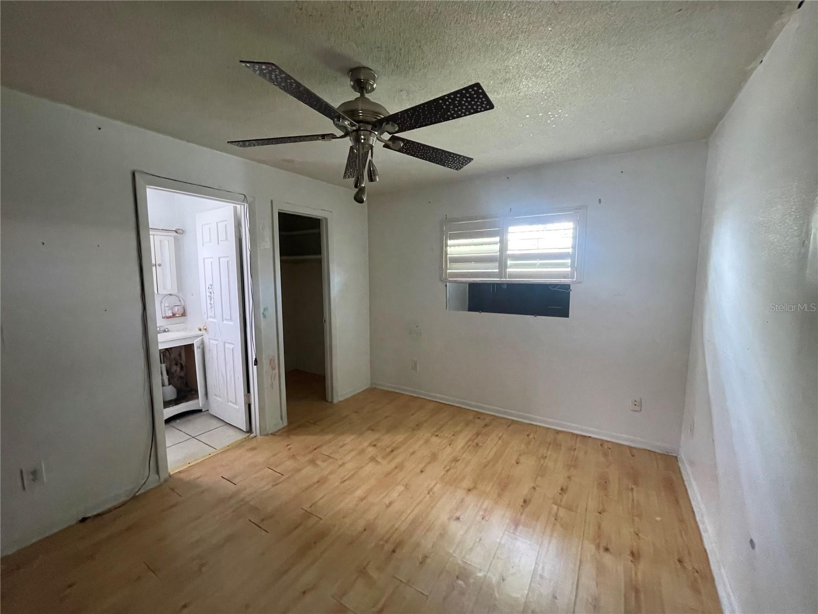Image 9 of 19 For 4052 Castlegate Drive