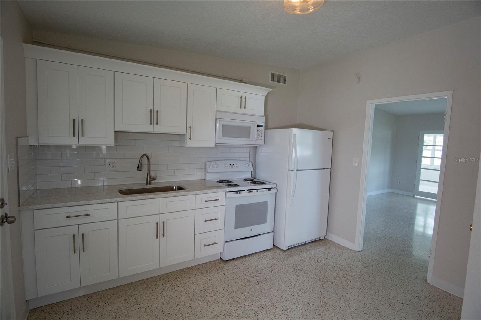 Image 6 of 17 For 2510 Roxbury Road
