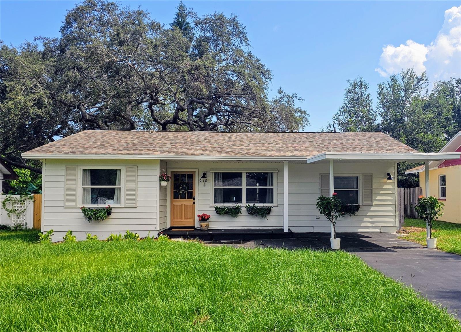 Details for 918 7th Avenue Sw, LARGO, FL 33770