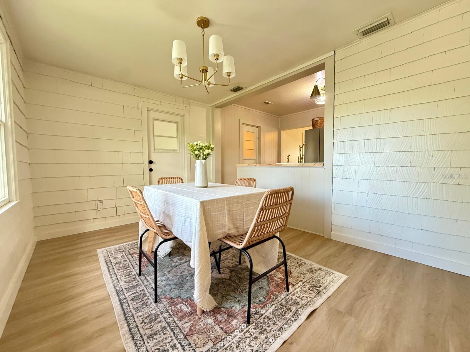 Image 11 of 32 For 918 7th Avenue Sw