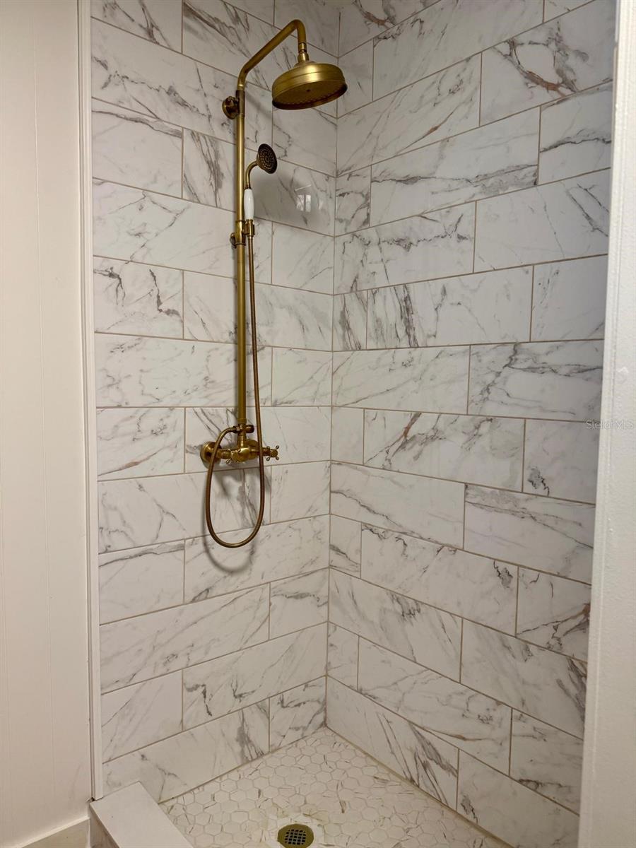 Image 18 of 32 For 918 7th Avenue Sw