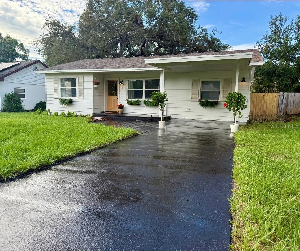 Image 2 of 32 For 918 7th Avenue Sw
