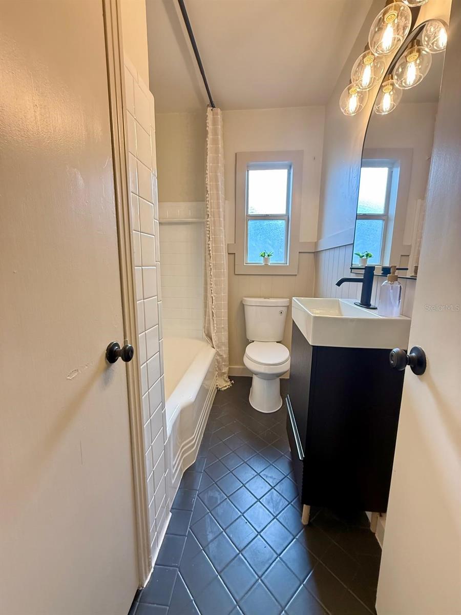 Image 22 of 32 For 918 7th Avenue Sw
