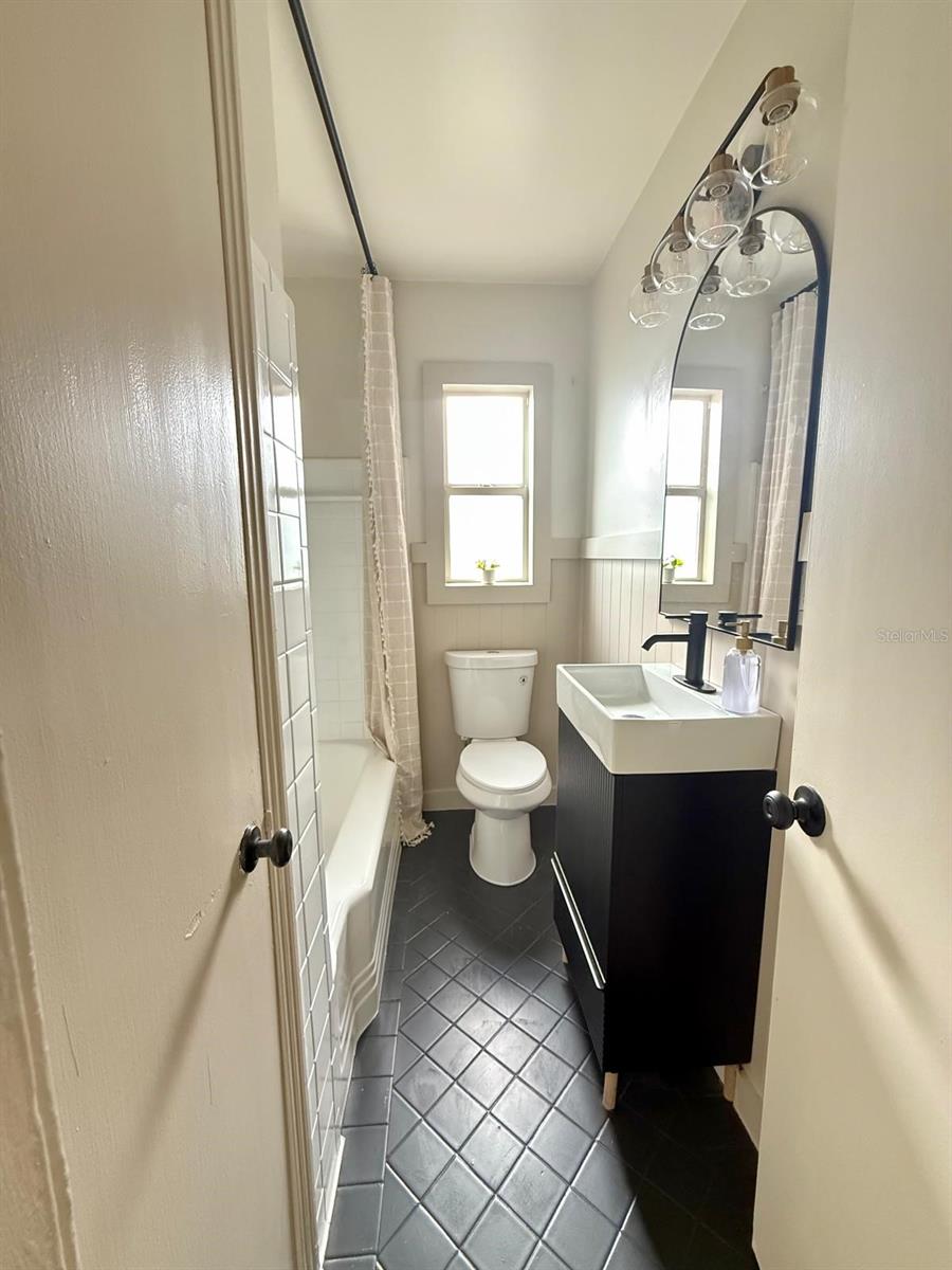 Image 24 of 32 For 918 7th Avenue Sw