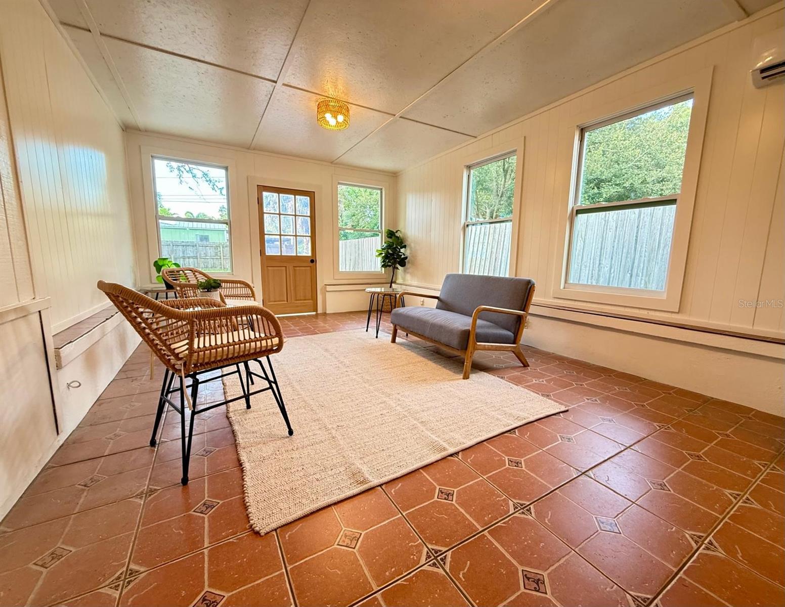 Image 25 of 32 For 918 7th Avenue Sw