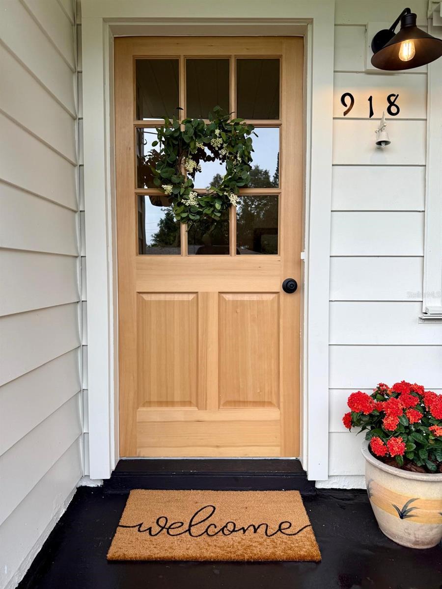 Image 3 of 32 For 918 7th Avenue Sw