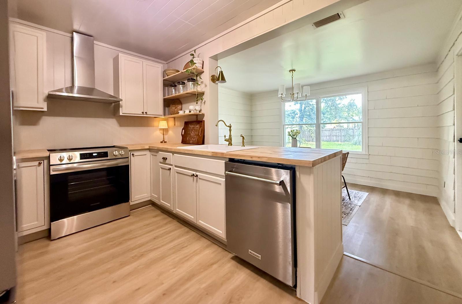 Image 7 of 32 For 918 7th Avenue Sw