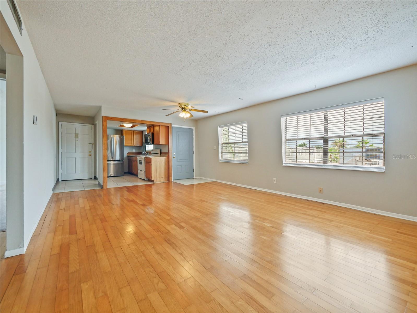 Image 4 of 18 For 1000 Semoran Boulevard 716