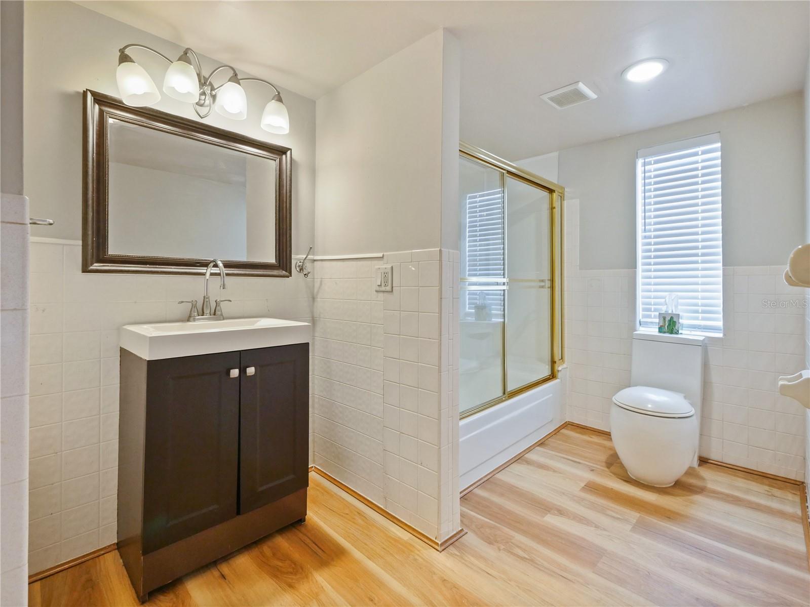Image 9 of 18 For 1000 Semoran Boulevard 716