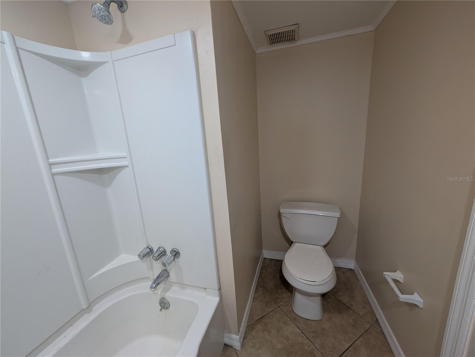 Listing photo id 8 for 6415 Roberts Avenue 201