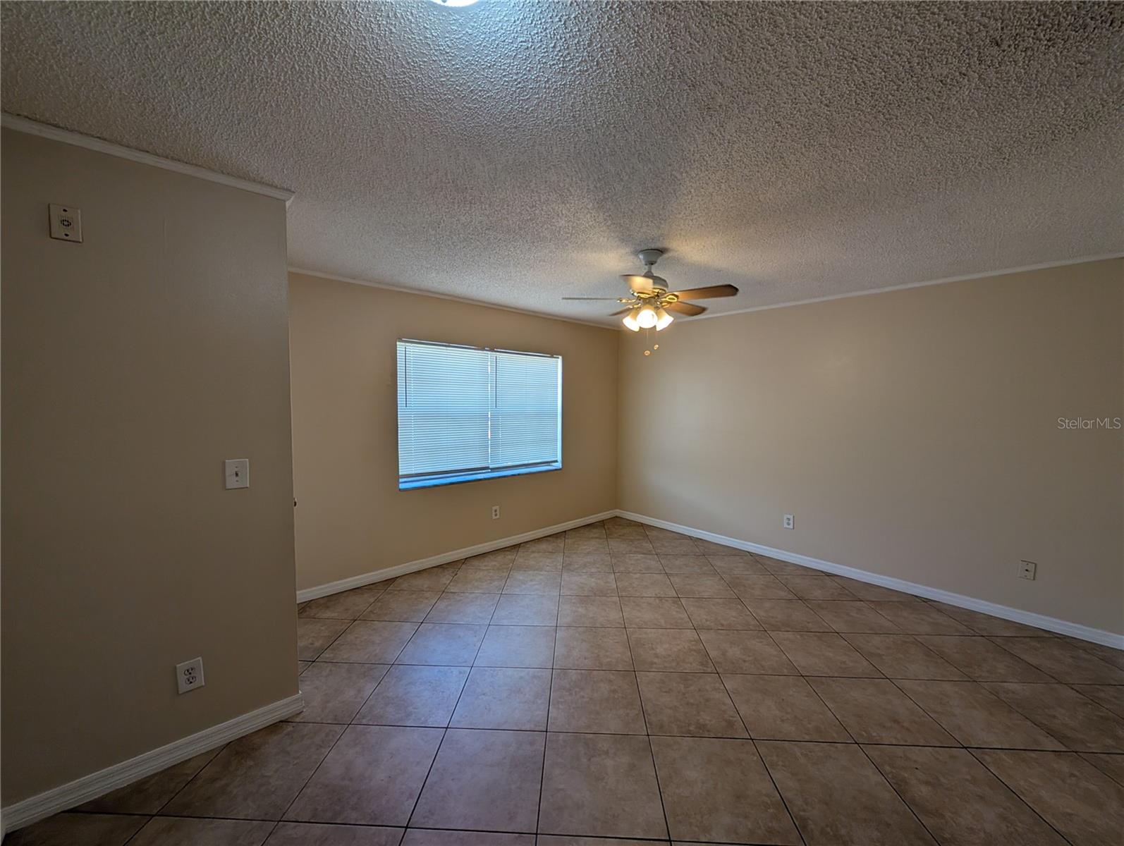 Listing photo id 1 for 6415 Roberts Avenue 201