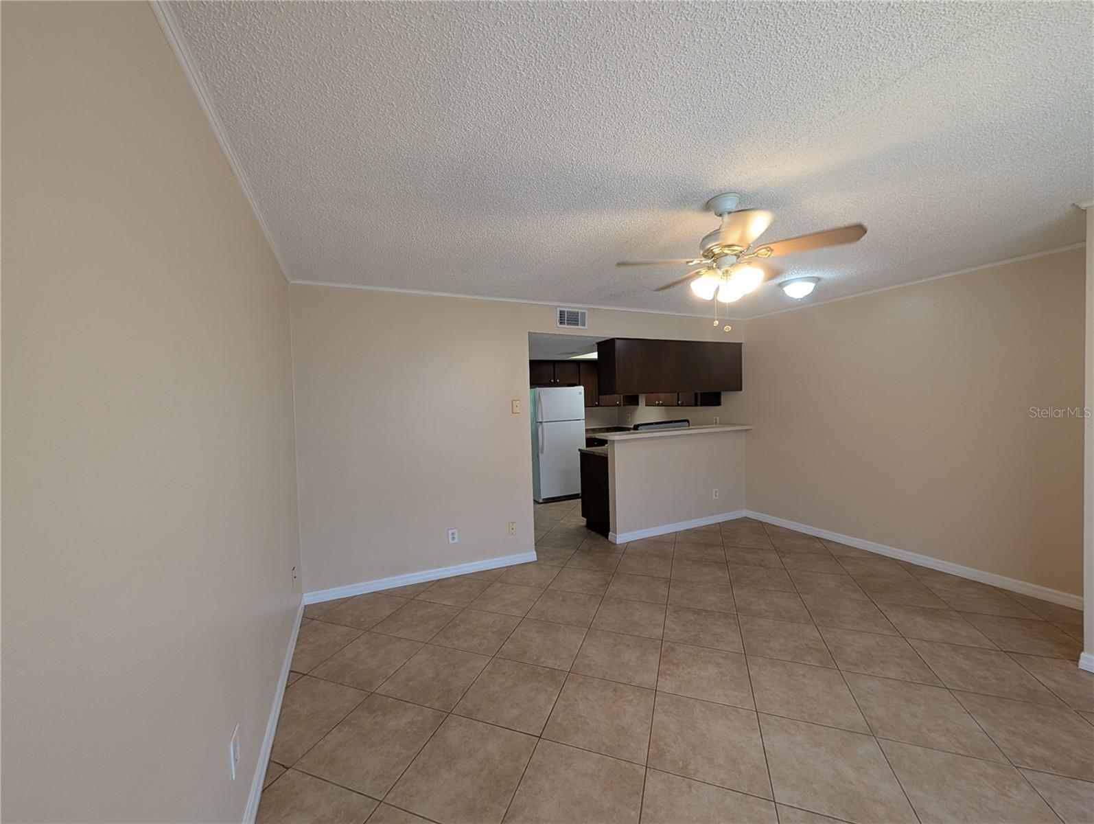 Listing photo id 2 for 6415 Roberts Avenue 201