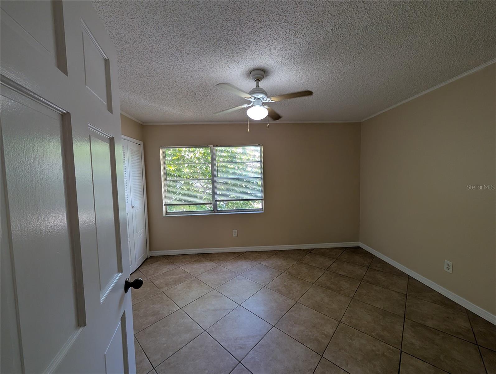 Listing photo id 5 for 6415 Roberts Avenue 201