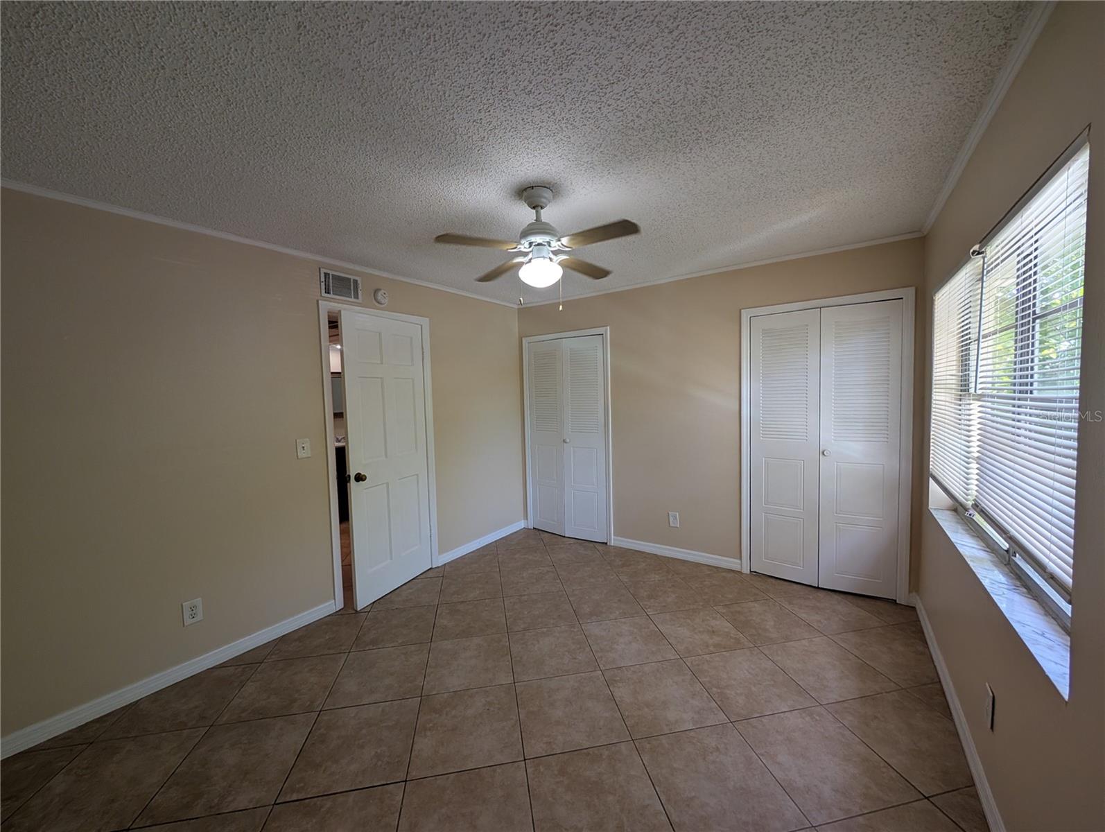 Listing photo id 6 for 6415 Roberts Avenue 201