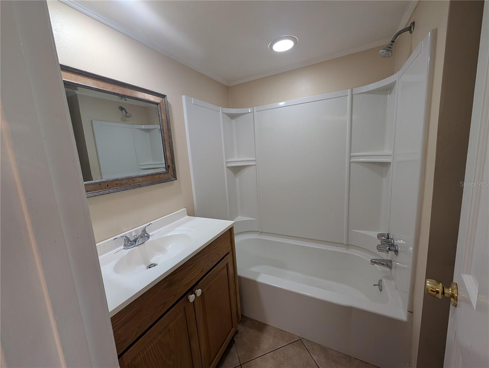 Listing photo id 7 for 6415 Roberts Avenue 201