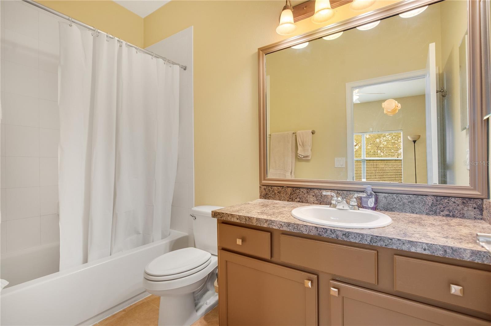 Image 16 of 20 For 28 Esther Street A