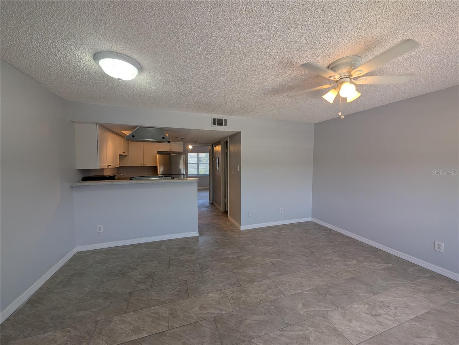 Listing photo id 1 for 6415 Roberts Avenue 204