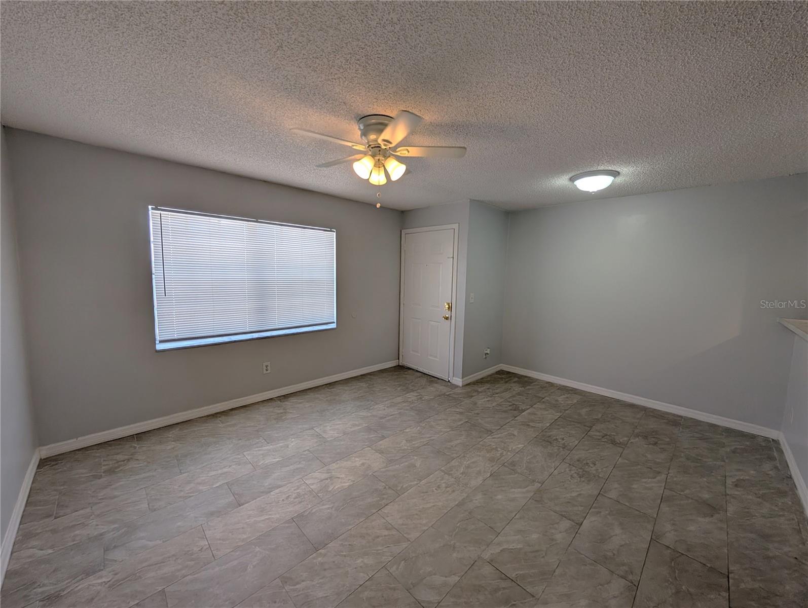 Listing photo id 2 for 6415 Roberts Avenue 204