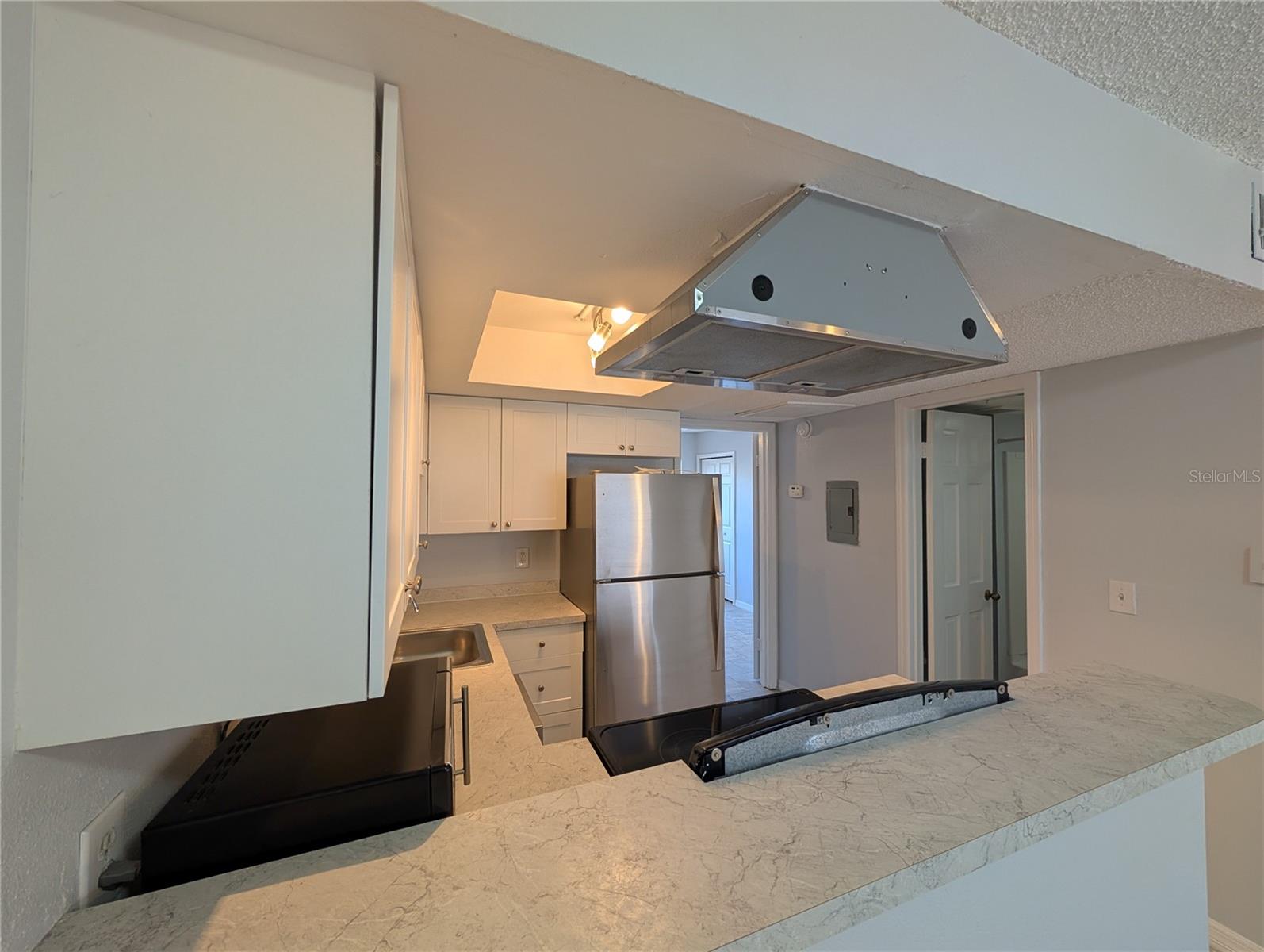 Listing photo id 5 for 6415 Roberts Avenue 204