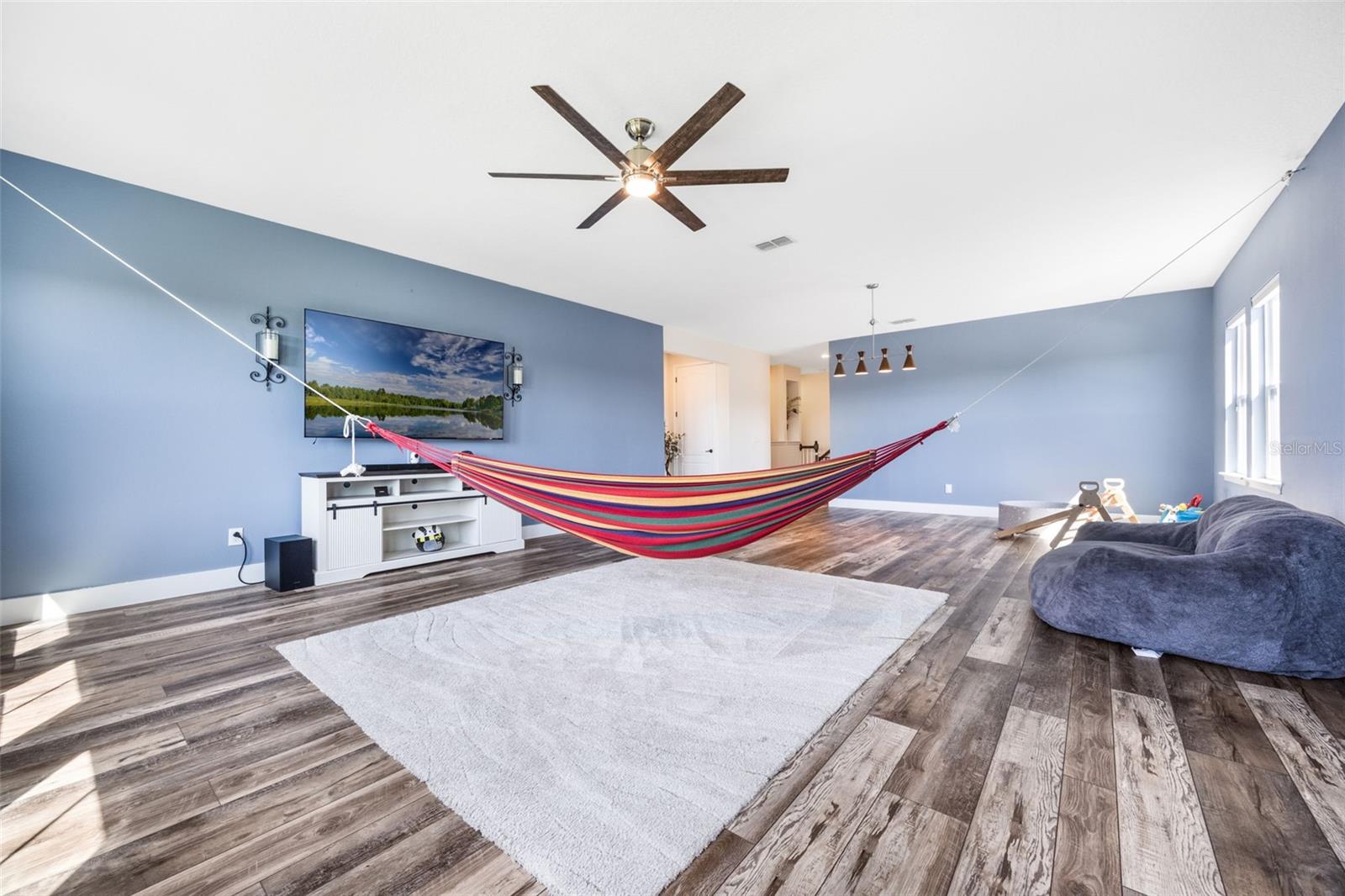 Image 36 of 79 For 13035 Stoddart Avenue