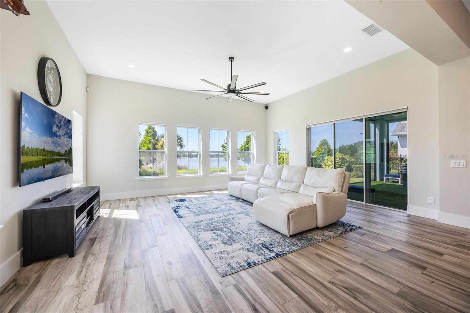 Image 6 of 79 For 13035 Stoddart Avenue