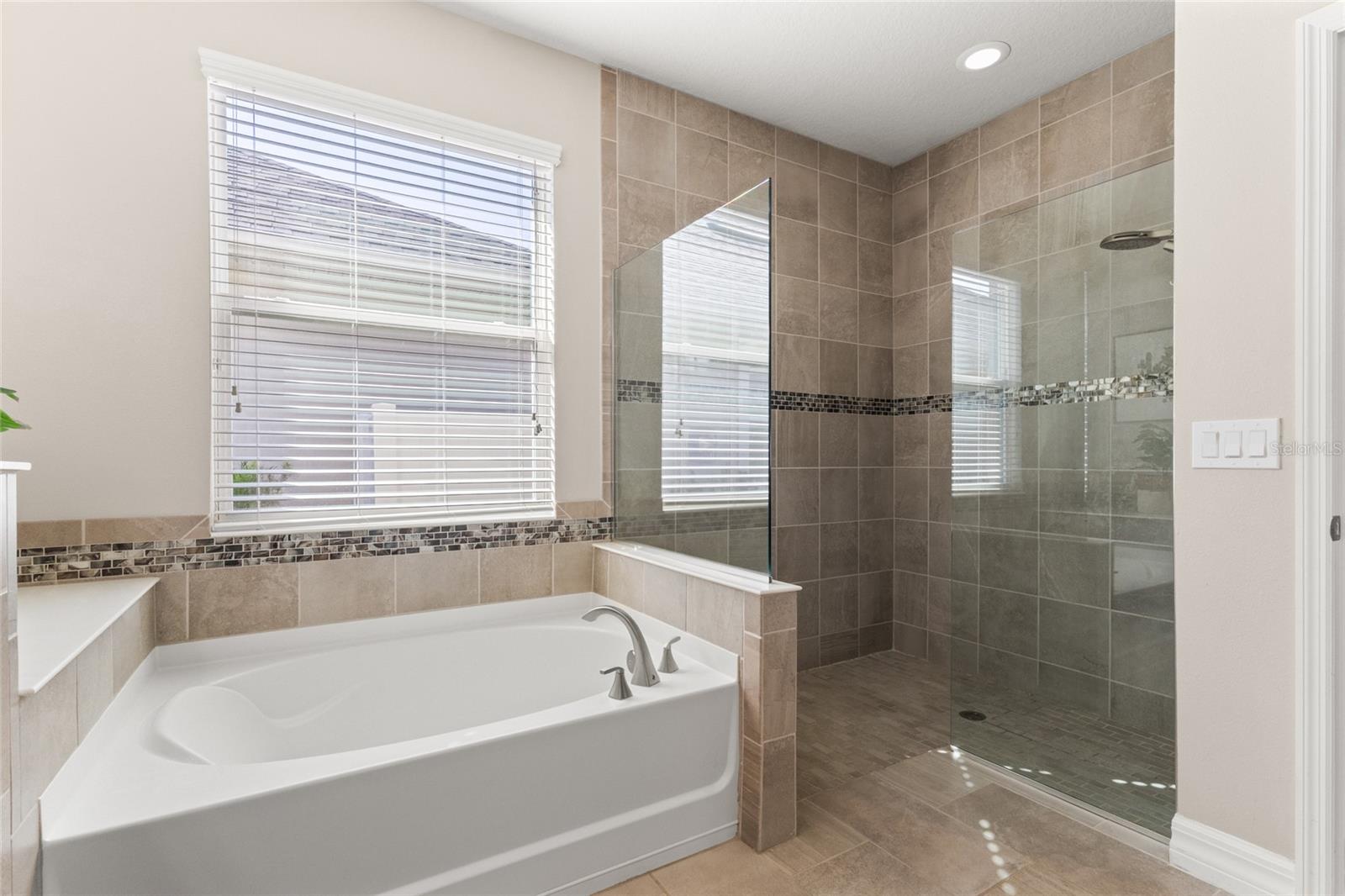 Image 18 of 34 For 8251 Randal Park Boulevard