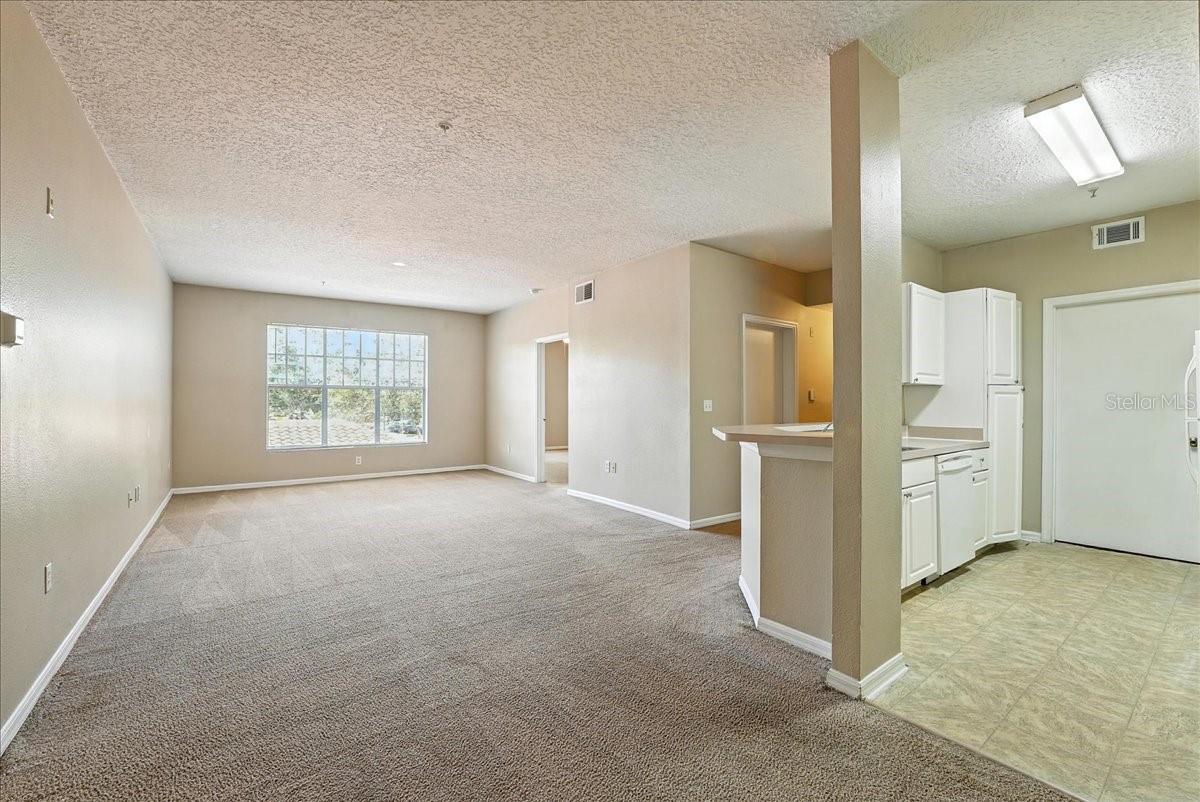 Image 3 of 13 For 5572 Metrowest Boulevard 202