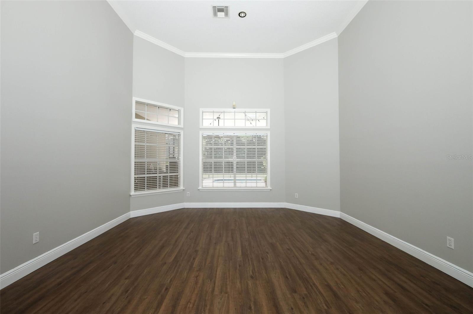 Image 11 of 49 For 861 Lullwater Drive