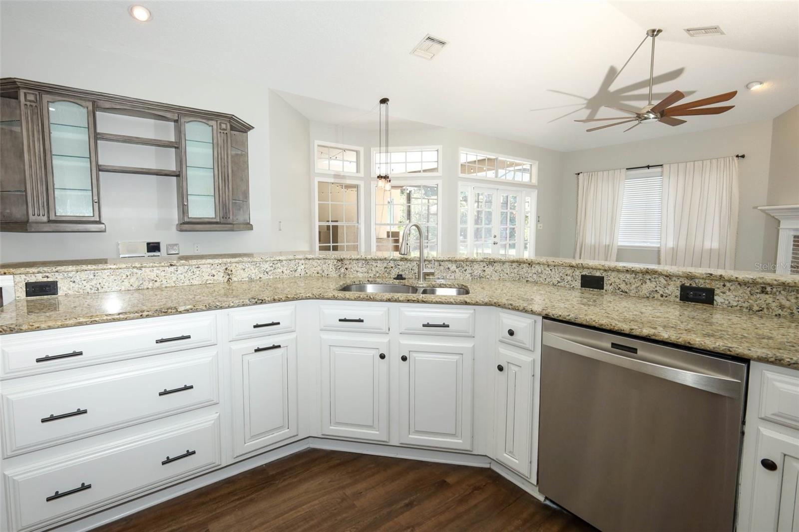 Image 3 of 49 For 861 Lullwater Drive