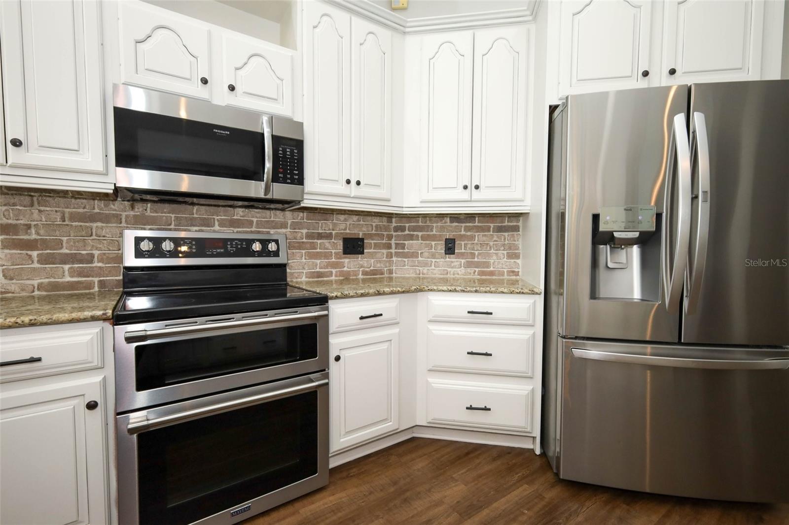 Image 4 of 49 For 861 Lullwater Drive