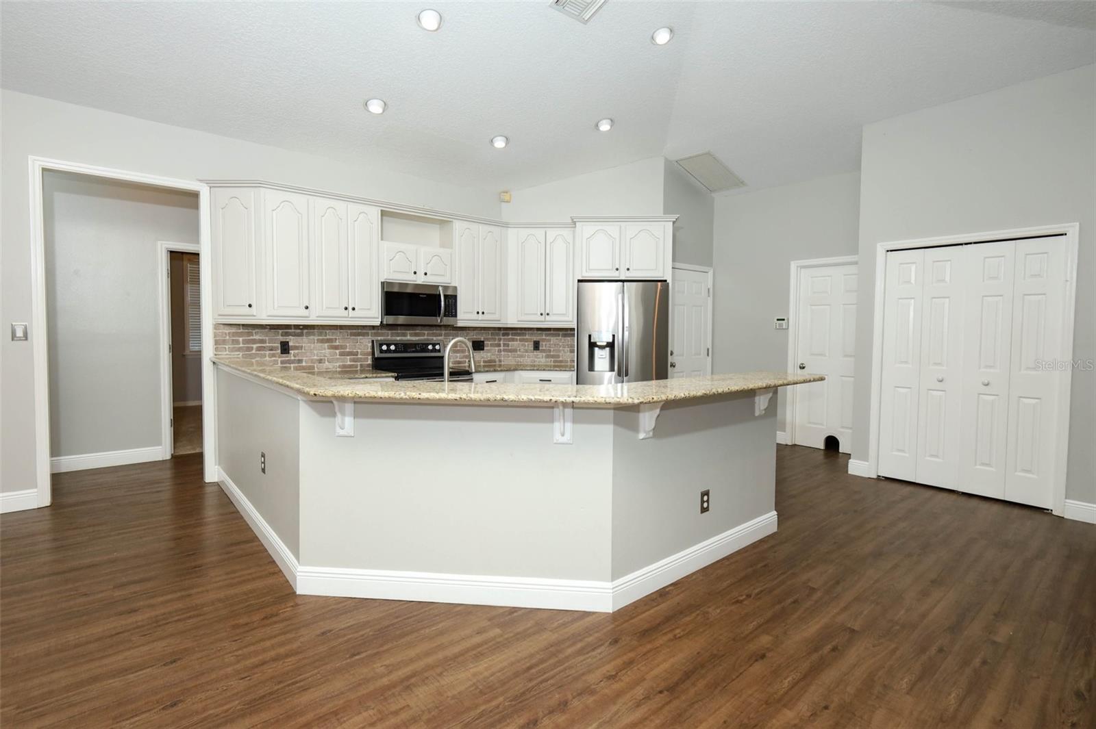 Image 5 of 49 For 861 Lullwater Drive