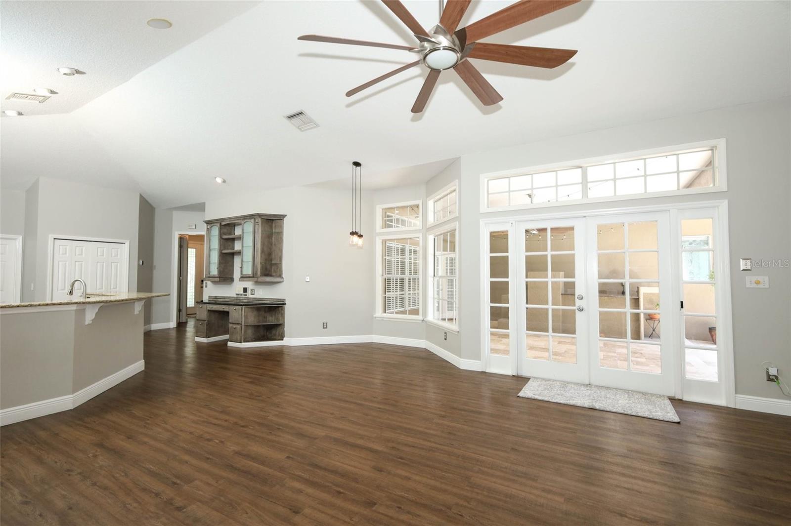 Image 6 of 49 For 861 Lullwater Drive