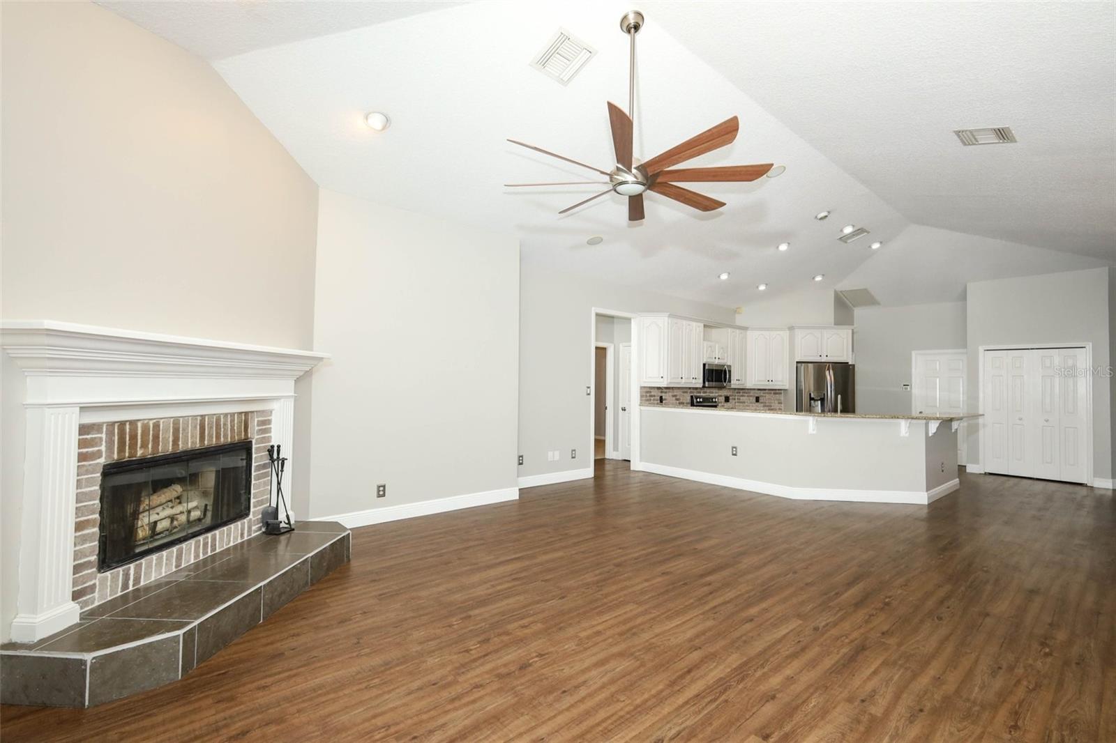 Image 9 of 49 For 861 Lullwater Drive