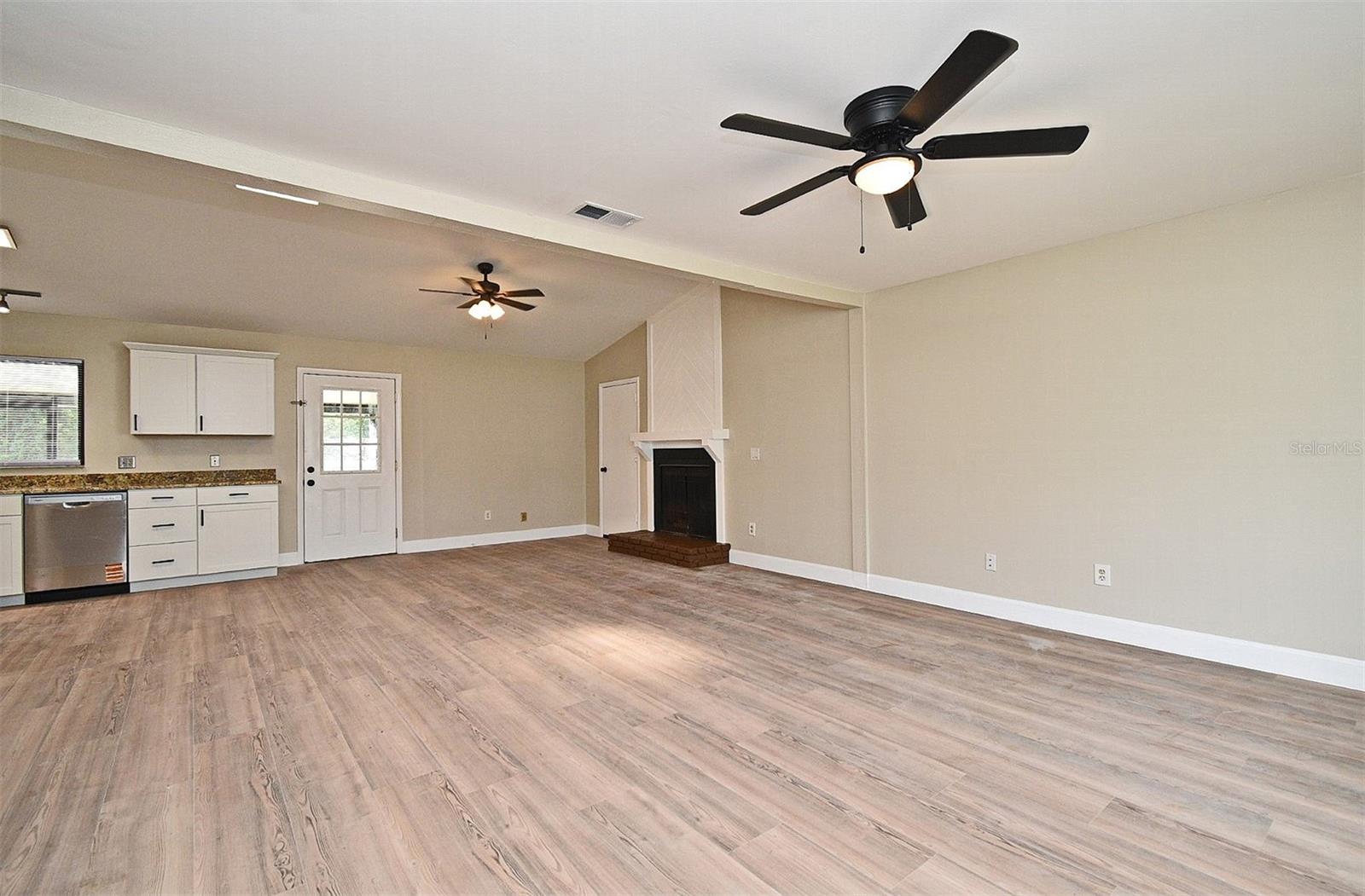 Image 10 of 39 For 1151 Park Drive