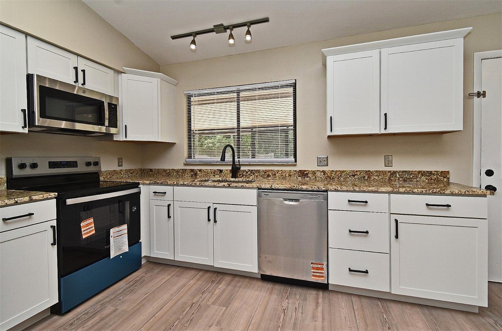 Image 13 of 39 For 1151 Park Drive