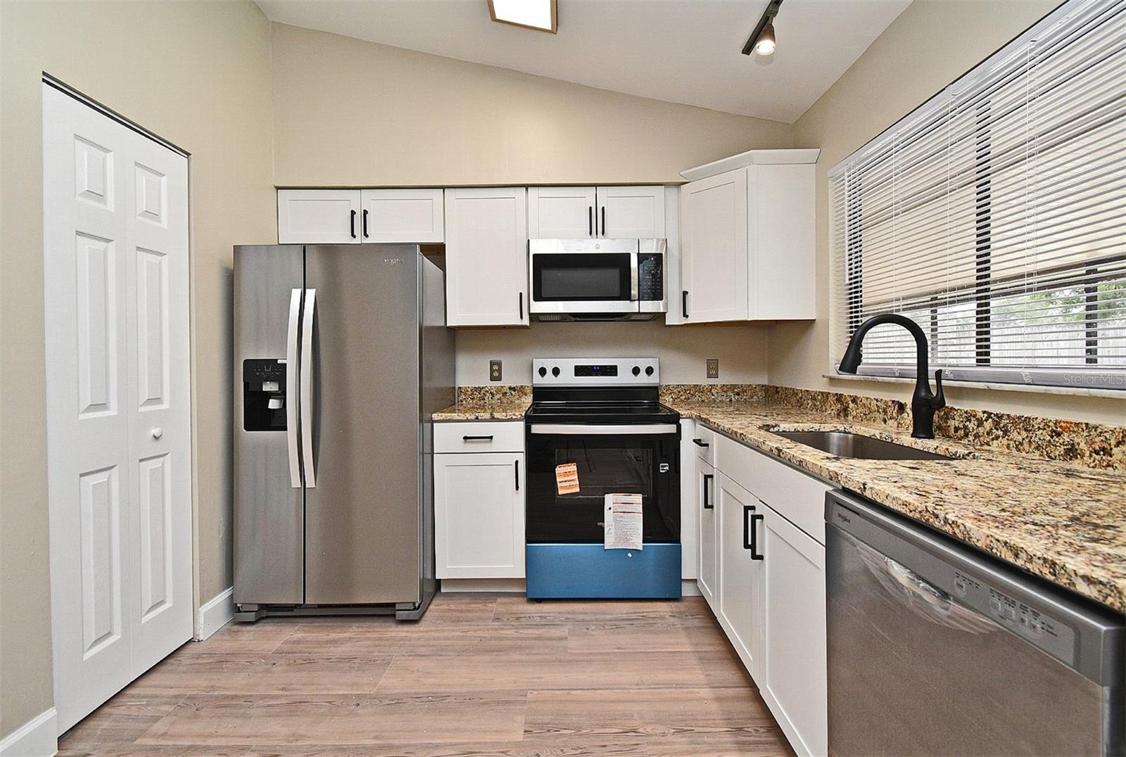 Image 14 of 39 For 1151 Park Drive