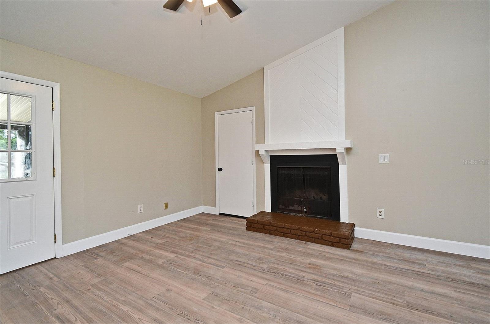 Image 15 of 39 For 1151 Park Drive