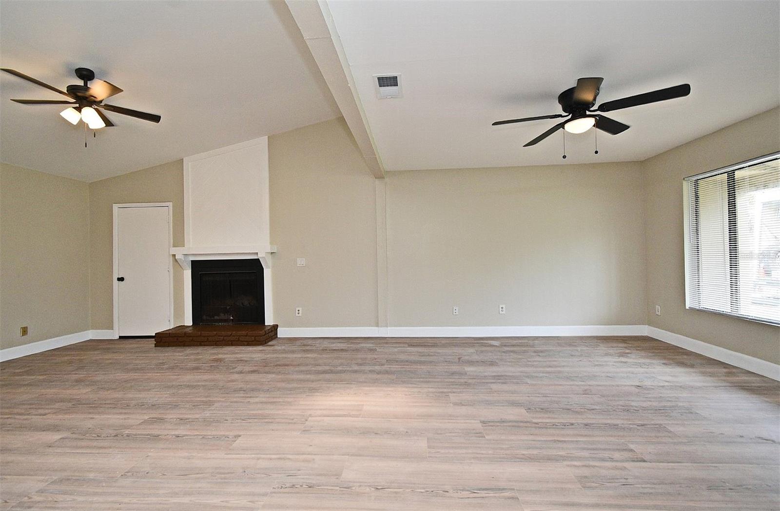 Image 16 of 39 For 1151 Park Drive