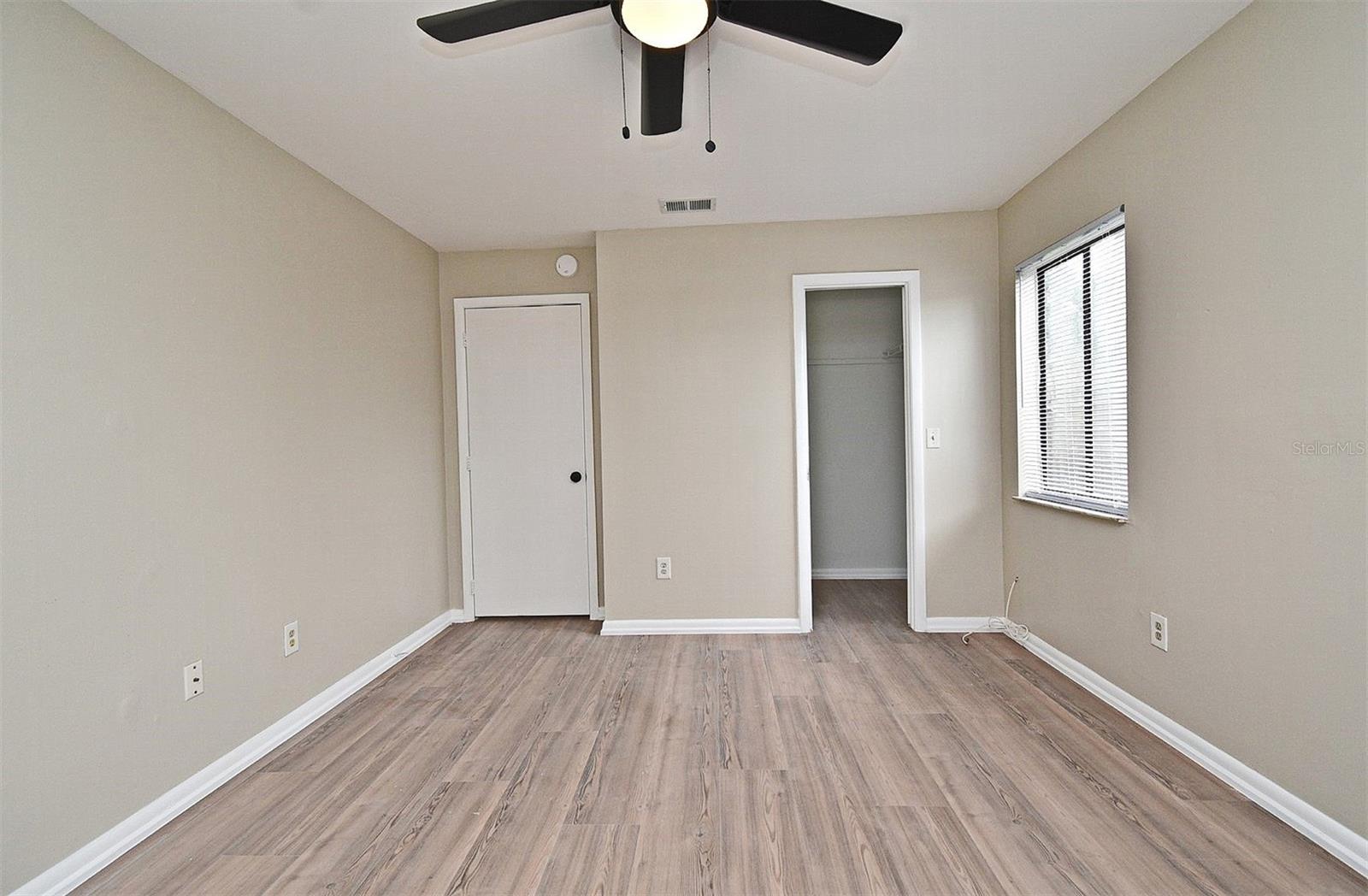 Image 17 of 39 For 1151 Park Drive