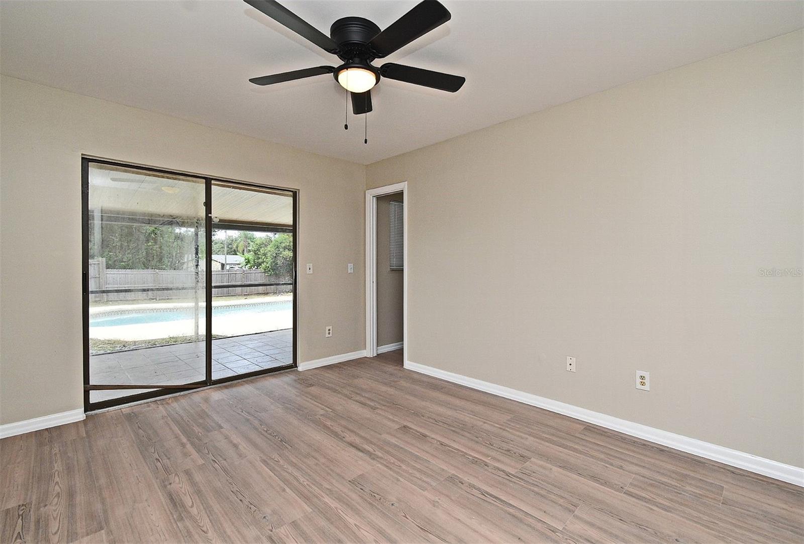 Image 18 of 39 For 1151 Park Drive