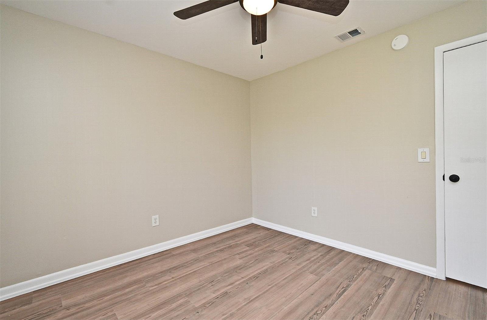 Image 22 of 39 For 1151 Park Drive