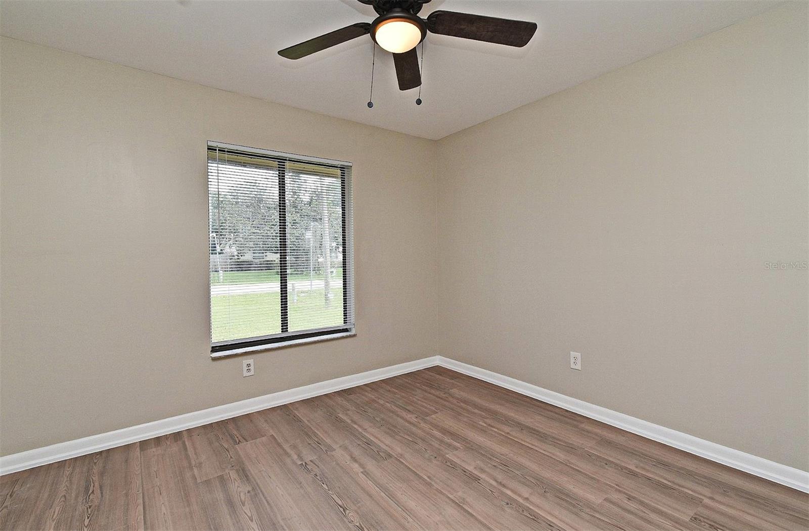 Image 23 of 39 For 1151 Park Drive
