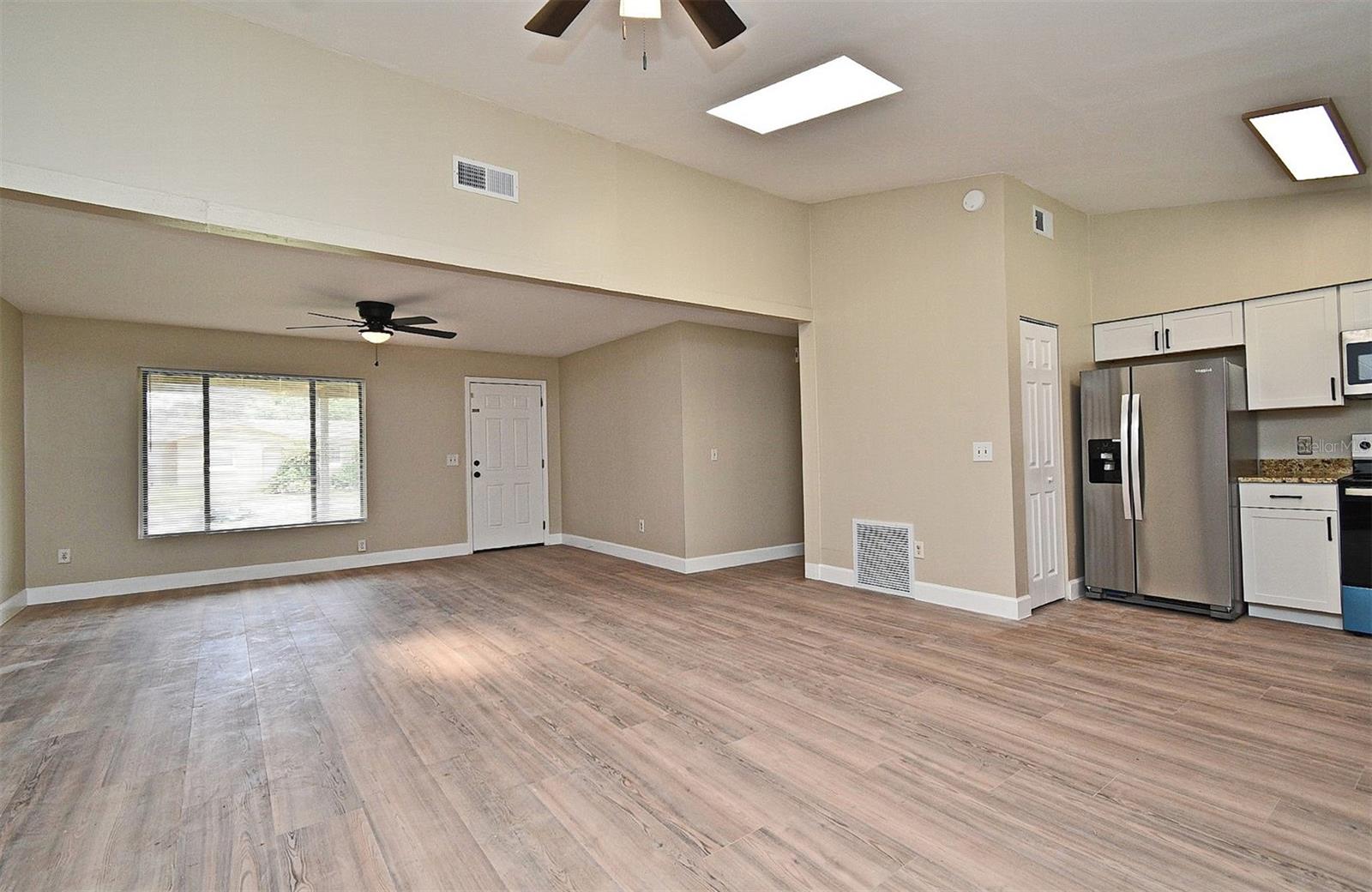 Image 6 of 39 For 1151 Park Drive