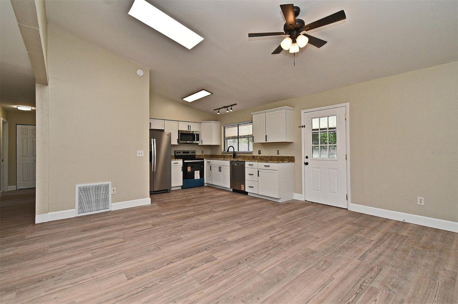 Image 7 of 39 For 1151 Park Drive