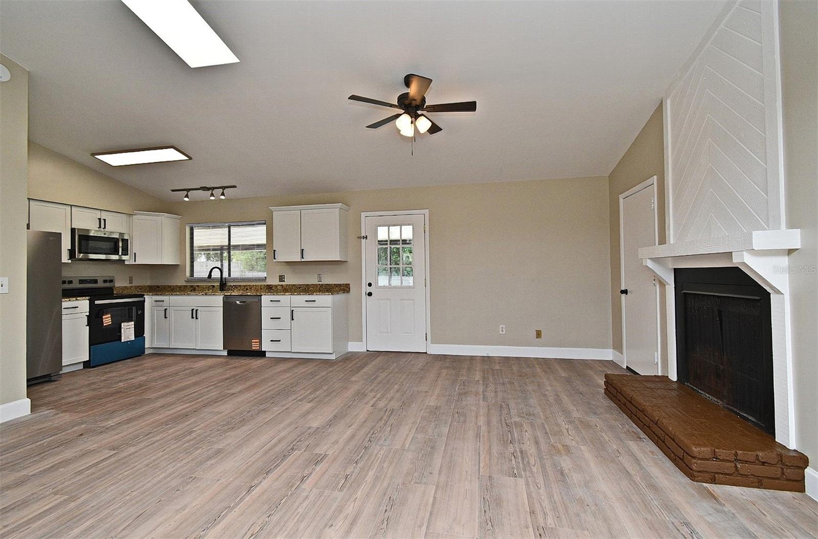Image 9 of 39 For 1151 Park Drive